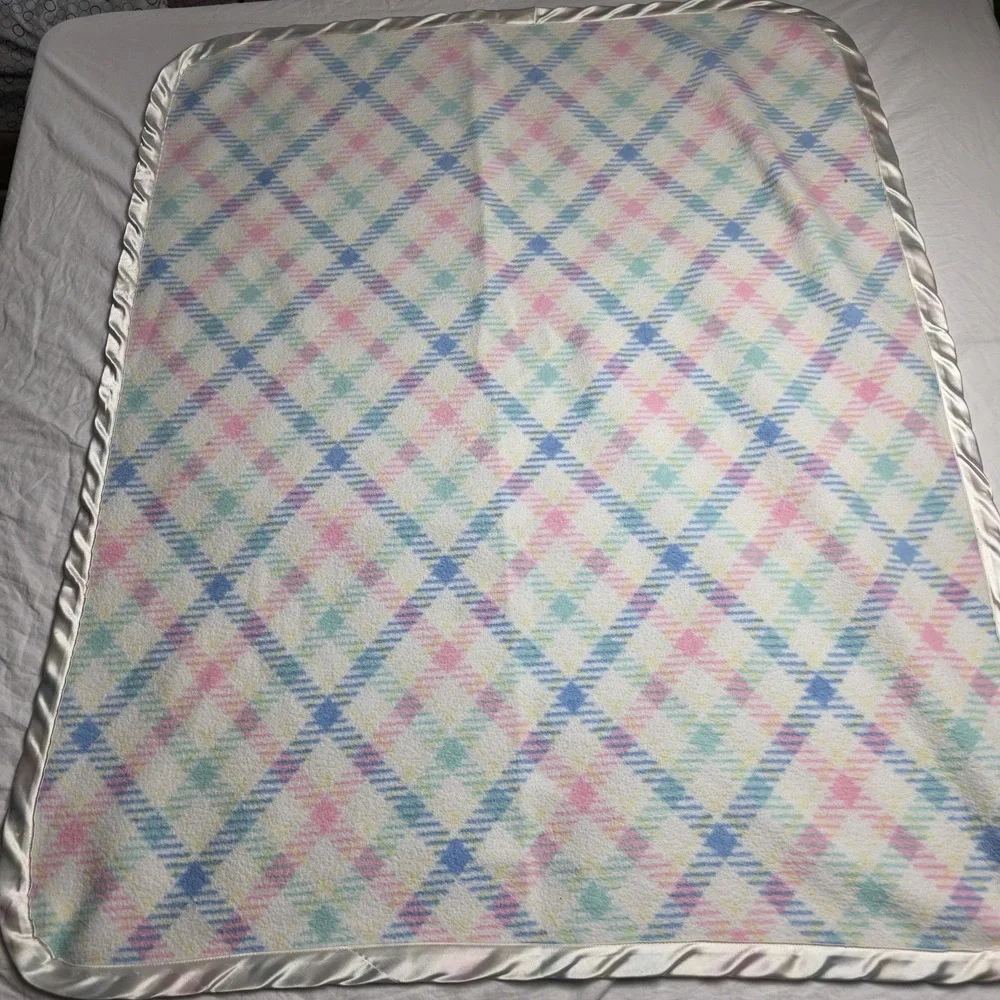 little wonders nursery fleece baby blanket satin trim pastal color